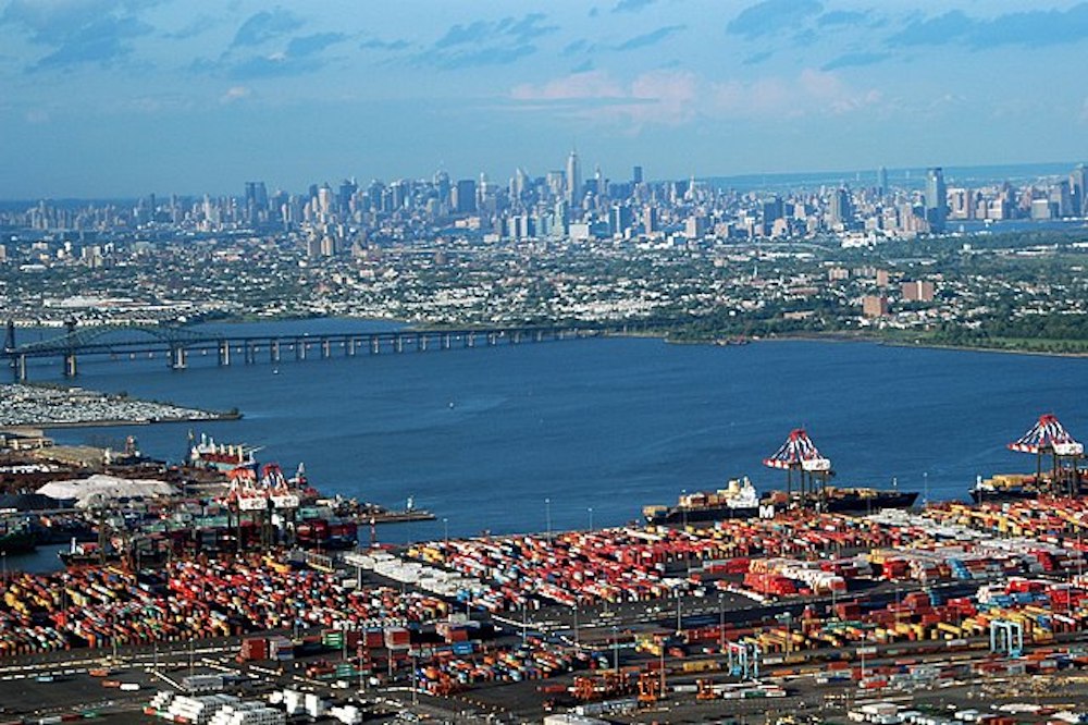 August 2022 Shipping Update: Port Delays Lead to New Fees